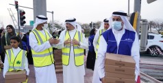 جمارك دبي توزع 10000 وجبة لكسر الصيام على الطرق الرئيسية
