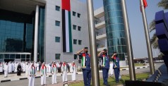 جمارك دبي تحتفل بيوم العلَم بمقرها الرئيسي ومراكزها الجمركية